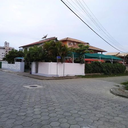 Residencial Praia Bombas 邦比尼亚斯 外观 照片