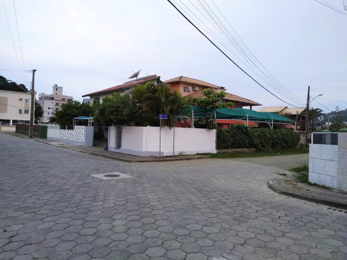 Residencial Praia Bombas 邦比尼亚斯 外观 照片