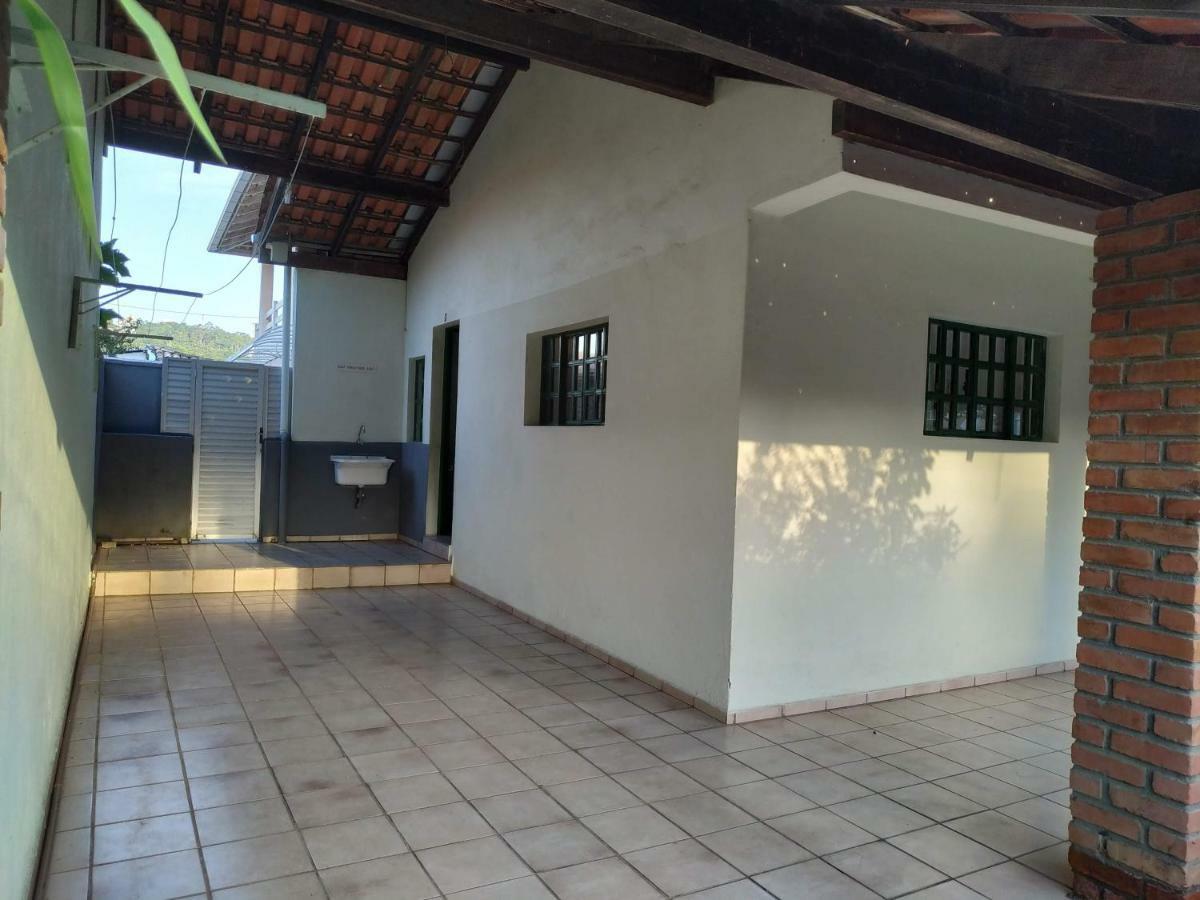 Residencial Praia Bombas 邦比尼亚斯 外观 照片